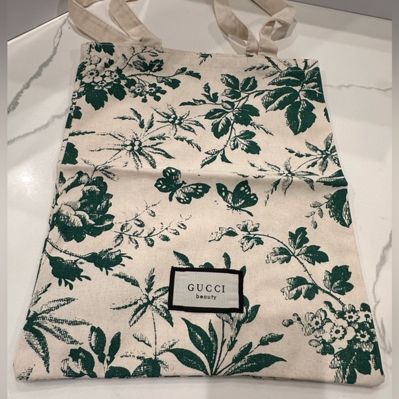 GUCCI FLORA BEAUTY BUNDLE TOTE, MIRROR, & SCRUNCHIES - Picture 2 of 6